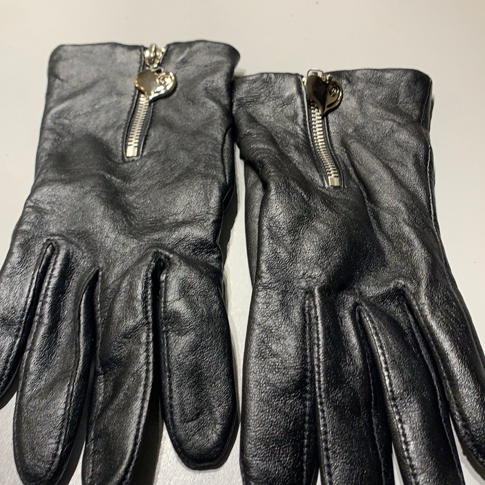 Black leather stunning Heart Gloves size medium